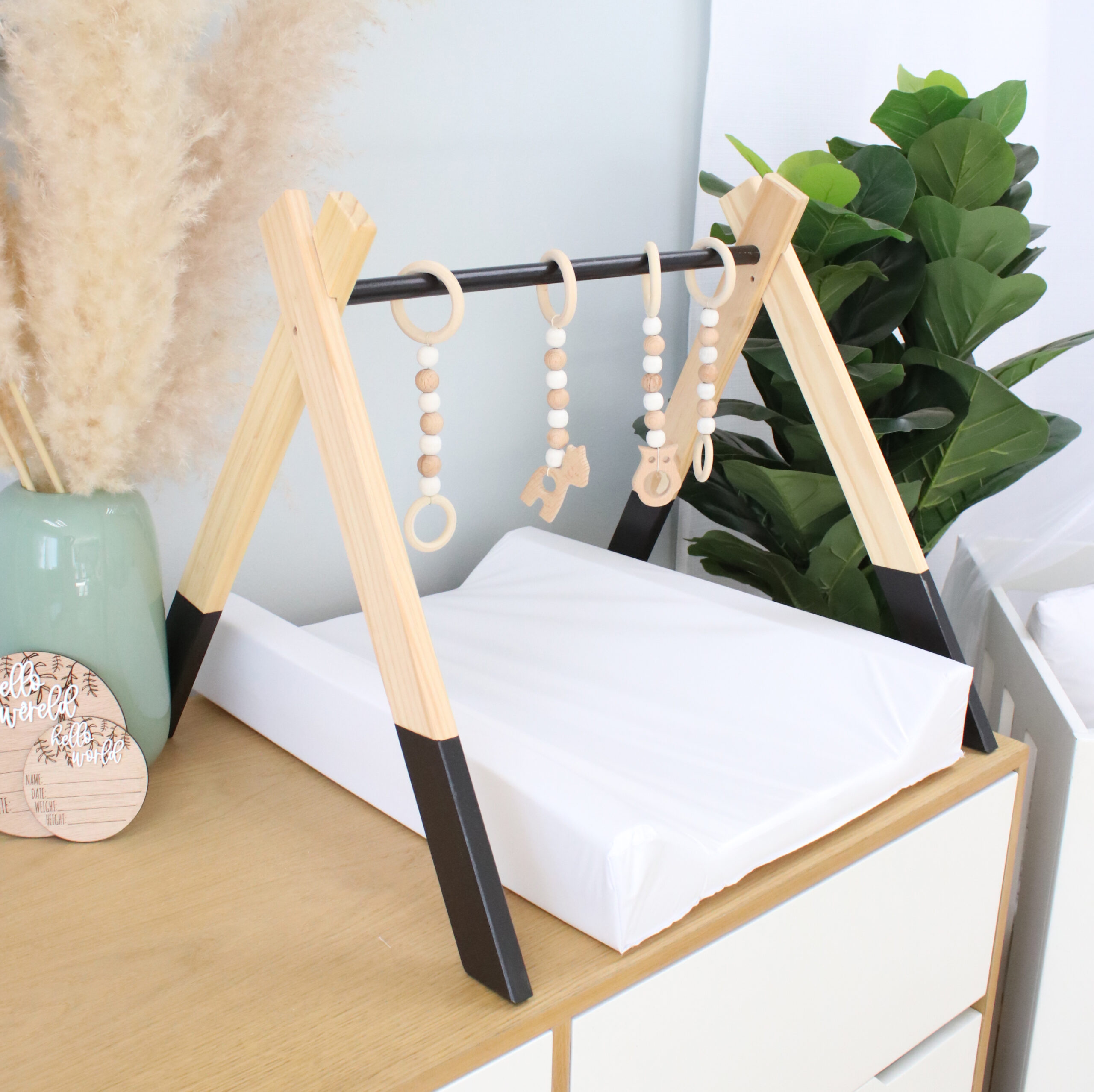 Cinnamon & Spice - Baby Gym - Black - Wooden Dangles